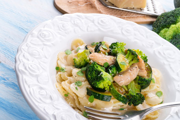 Farfalle pasta with zucchini and broccoli