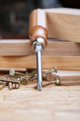Phillips head screwdriver and wood screws