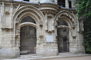 Fototapeta na wymiar Vestiges de la chapelle Saint Jacques à Orléans