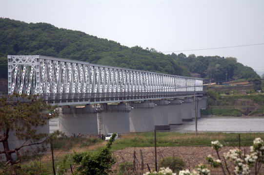 Bridge in the DMZ, Korean Republic