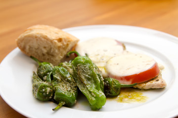 Beef cutlet with mozzarella, tomatoes and pimientos de padrón