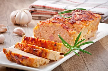 Draagtas Huisgemaakt gehaktbrood met ketchup en rozemarijn © timolina