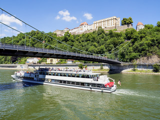 Naklejka premium Veste Oberhaus Passau with ship