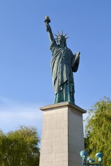 Fototapeta premium Statue de la Liberté - Ile aux Cygnes