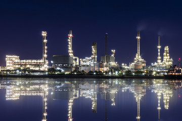 Obraz na płótnie Canvas refinery