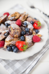 Kaiserschmarrn mit gemischten Früchten
