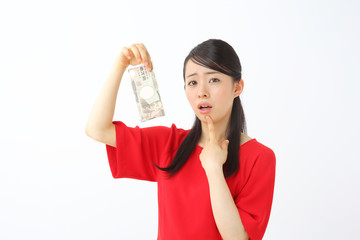 一万円を持って悩む人