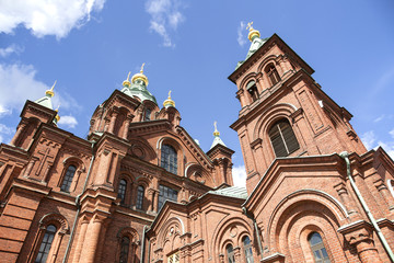 Obraz premium uspenski cathedral and blue sky in helsinki