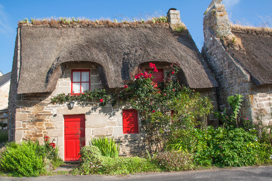 Chaumi&egrave;res bretonnes au village de Kercanic, Finist&egrave;re, Bretagne