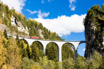 Fototapeta na wymiar train on Rhaetian Railway, Landwasserviadukt, canton Graubunden,