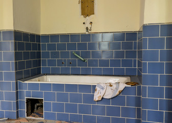 altes DDR Badezimmer Renovierung