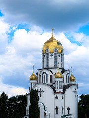 Fototapeta na wymiar modern orthodox church in kiev