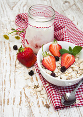 Grain muesli with strawberries