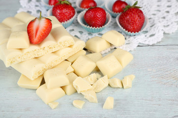White chocolate bar with fresh strawberries,