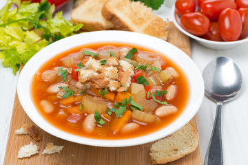 vegetable minestrone with croutons