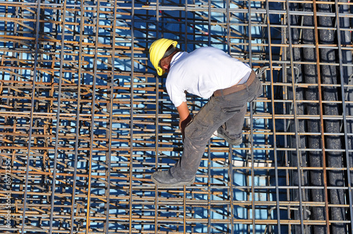 "bauarbeiter auf der baustelle" Stockfotos und lizenzfreie Bilder auf