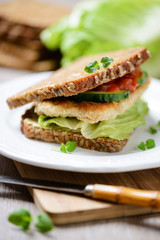 Vollkornbrot mit Sojaschnitzel