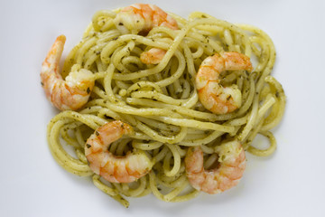 Spaghetti mit Garnelen und Pesto