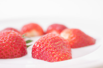 halbierte Erdbeeren
