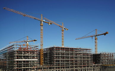 Baustelle mit 4 Kränen