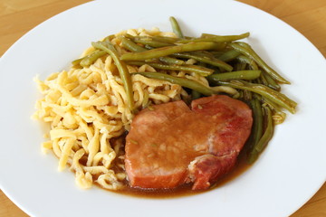 Kassler mit Bohnengemüse / grünen Bohnen