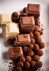 Chopped chocolate with cocoa