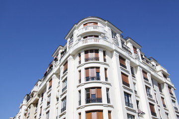 Fototapeta na wymiar Immeuble moderne à Paris 