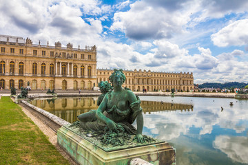 Statue in Versailles Palace garden near Paris - obrazy, fototapety, plakaty
