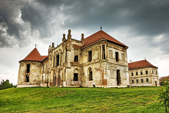 The ruins of  Banffy Castle  in Bontida