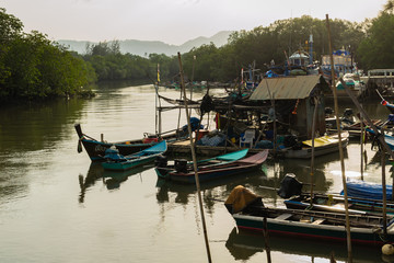 Obraz premium many fishing boat in the canal