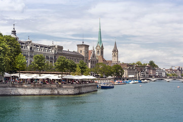 Fototapeta na wymiar Altstadt Zürich an der Limmat, Switzerland