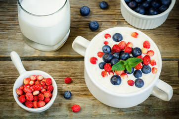 oatmeal with blueberries and strawberries in the white bowl
