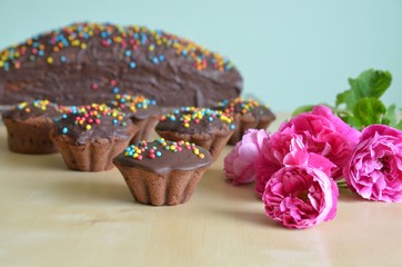 Schokoladenkuchen Muffins Blumendekoration