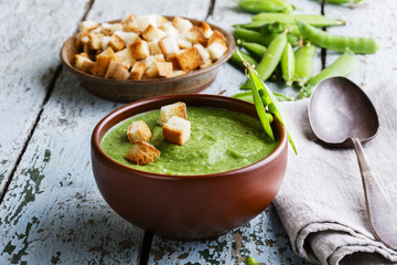 puree soup with green peas