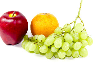 Frische Grüne Trauben mit Orange und Apfel