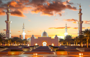 Naklejka premium Sheikh Zayed mosque in Abu Dhabi, United Arab Emirates