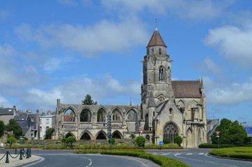 Fototapeta na wymiar Eglise St-Etienne-le-Vieux (XIème siècle) à Caen (Normandie)