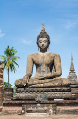 Obraz premium Outdoor ancient Buddha image in Historic Town of Sukhothai (UNES