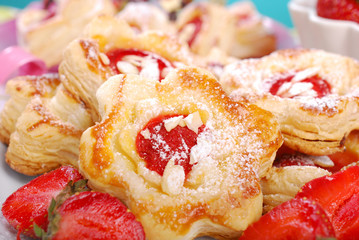 puff pastry cookies with strawberry and almonds