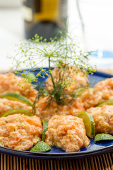 Quenelle di tartare di salmone fresco