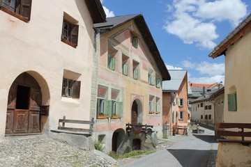 Fototapeta na wymiar Schönstes Engadiner Dorf Guarda