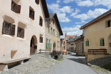 Fototapeta na wymiar Schönstes Engadiner Dorf Guarda