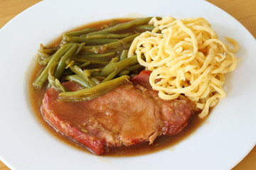 Kassler mit Bohnengemüse / grünen Bohnen