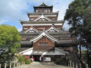 復元された広島城の天守閣