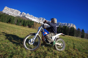 moto cross en montagne - chartreuse