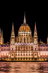 Fototapeta premium Budapest Parliament building in Hungary at twilight.