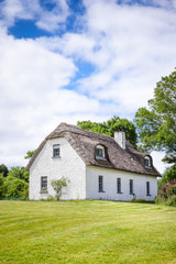 Fototapeta na wymiar thatched house in Ireland