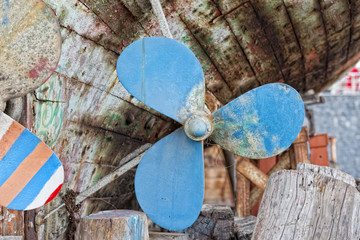 Wooden Ship propeller © Andrea Izzotti
