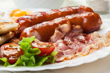 Full English breakfast with bacon, sausage, egg and baked beans