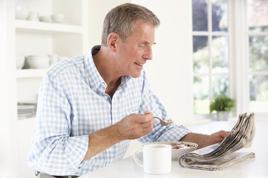 Retired man eating breakfast